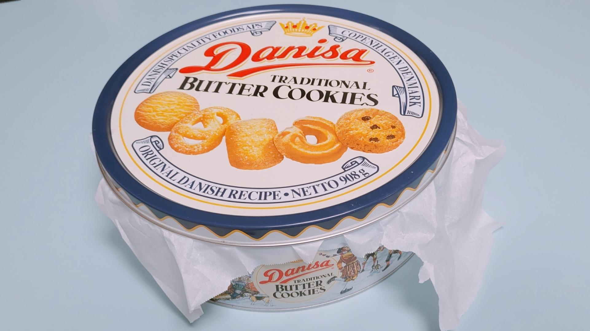 파란색 양철 쿠키 상자